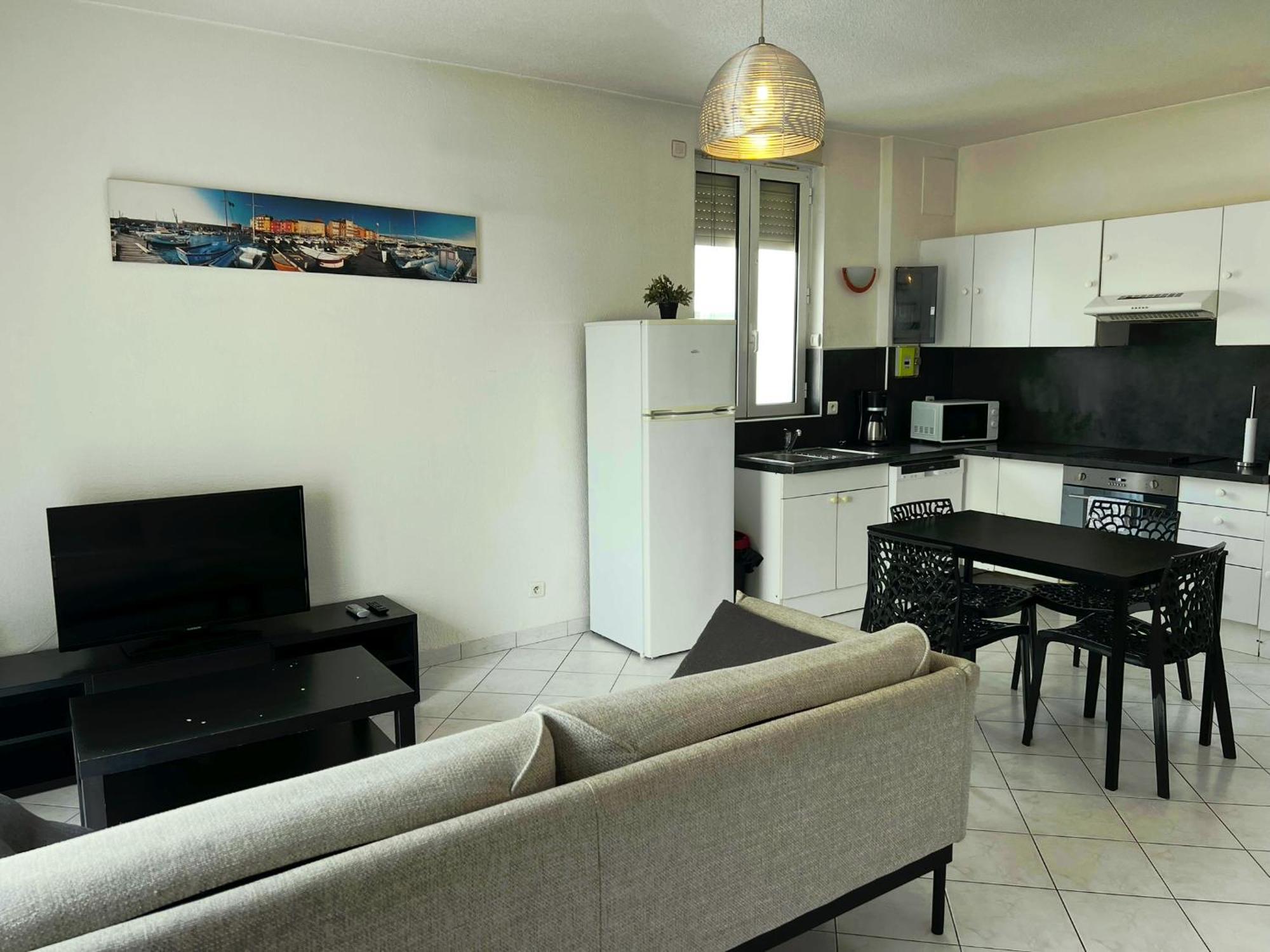 Enzo Paradise Apartment